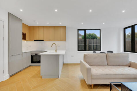 Pitt Crescent, London, SW19 photo 4