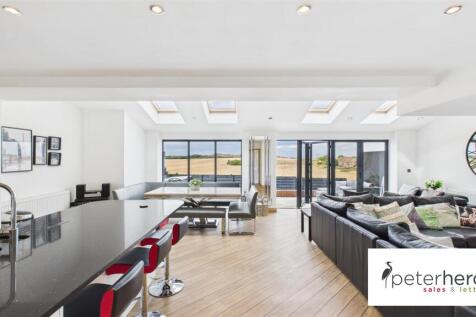 Open Plan Kitchen/Dining &amp; Family Area