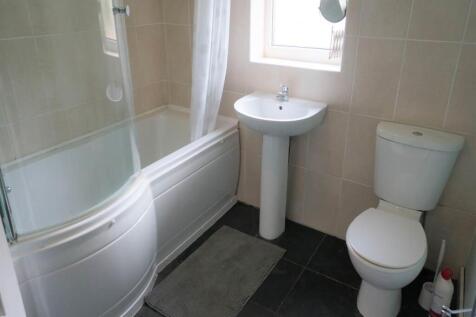 40Ambrose_bathroom.JPG