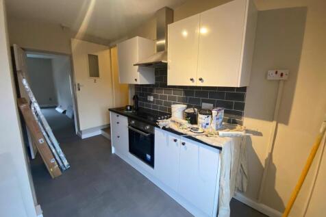 First floor apartment High Street, Rothwell, Kettering photo 3