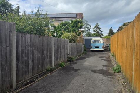 DRIVEWAY/GARAGE
