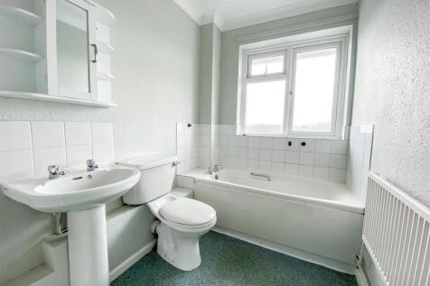 Bathroom 002.jpg