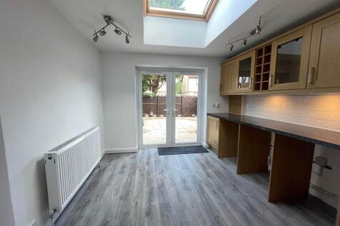 Griffin Close, Worle, Weston-super-Mare photo 3