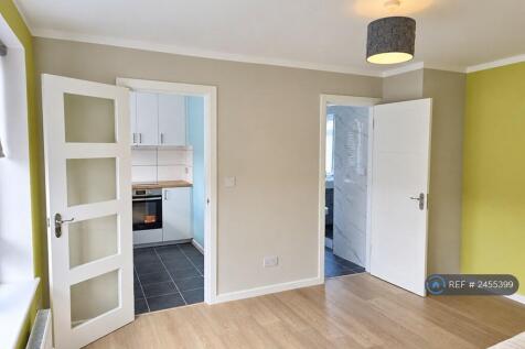 Windsor Court, London, N11 photo 2