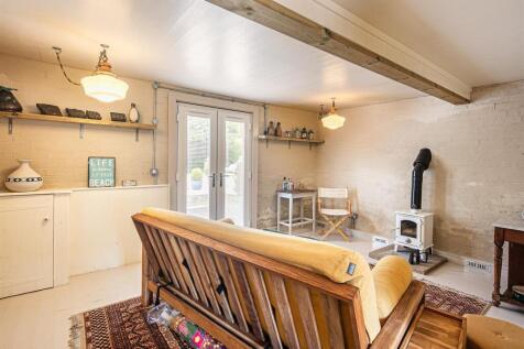 'Little Magnolia' sitting area.jpg