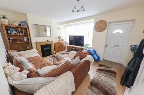 OPEN PLAN LOUNGE