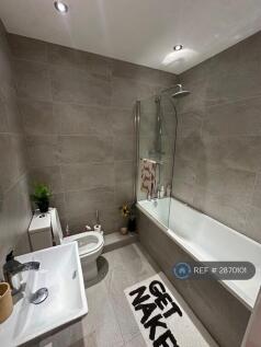 Main Bathroom 