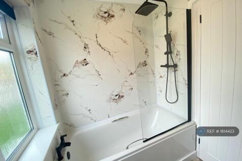 Newly Renovated Bathroom, Bath &amp; Overhead Shower