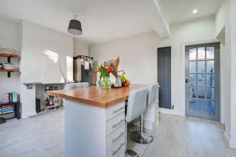 3 bed, 1 bath Semi-Detached in Sheffield - Photo 10