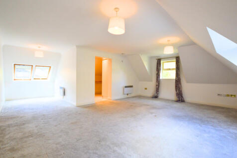 2-bed flat on Dunstarn Drive, Dunstarn Court Dunstarn Drive, LS16, £1,100/mo