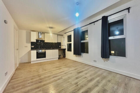 4 Bedrooms Flat to rent in Tooting