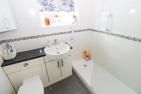 SHOWER ROOM/W.C.