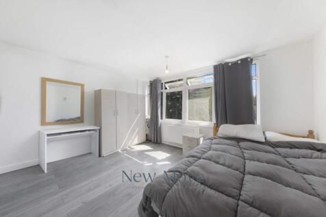 Two-Bedroom Split-Level Maisonette | Approx. 797 