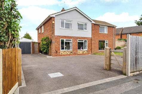 Bordon, GU35 - property photo