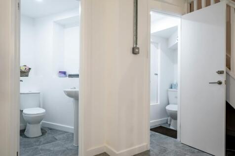 29 Theobalds Road WCs (Copy).jpg