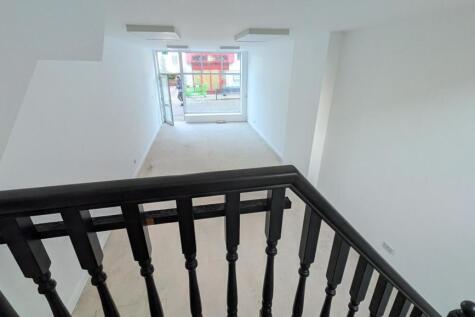 Retail Property (high street) to rent Image 3