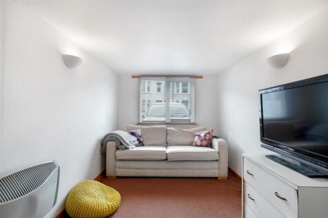 Everington Street - 43d2dTXjLFu1OaT35RHm.jpg