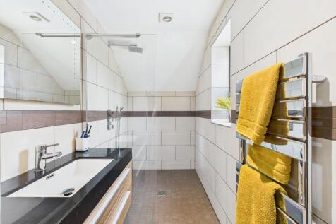 En Suite (Bedroom 1)