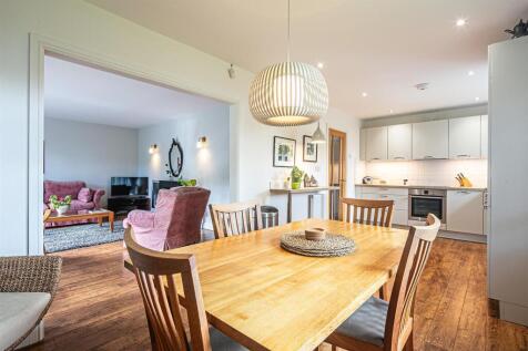 Dining kitchen