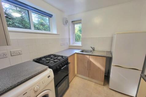 69 Heaton Moor Road, Heaton Moor, Stockport, Cheshire, SK4 photo 3