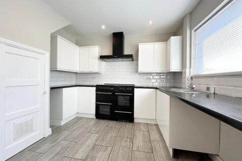 Kitchen 2.jpg