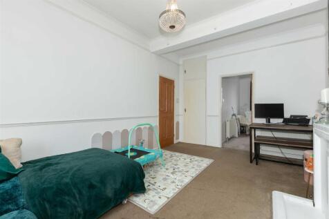 Strand Parade_7.jpg