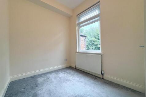 Aberdeen Crescent, Stockport photo 4