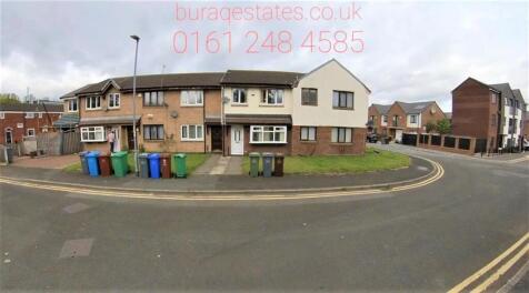 Charming terraced home in a quiet neighborhood...