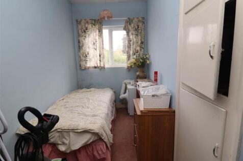 REAR BEDROOM