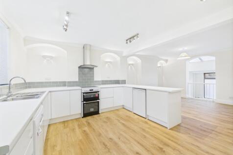 CAM04018G0-PR0129-STILL002