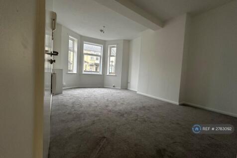 Living Room/Bedroom. 