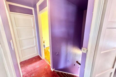 TO THE FIRST FLOOR LANDING