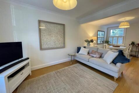 71Shrublands_LivingRoom.jpg