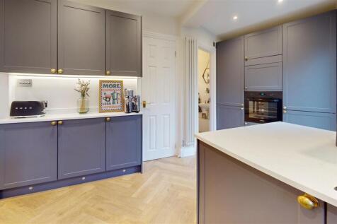 Cloakroom next to the kitchen