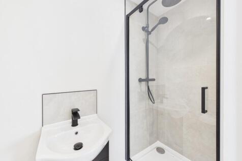 Room 7 ensuite (2...