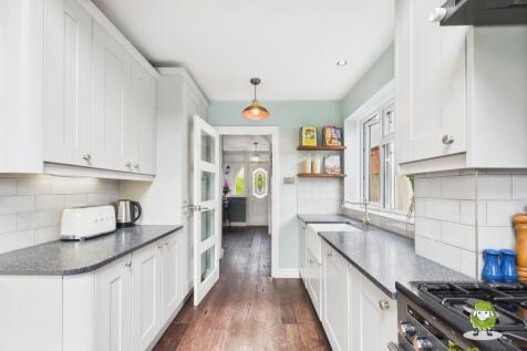 CAM03778G0-PR0235-STILL014