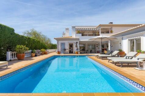 Amazing large 5 bedroom villa, pool and fantastic views