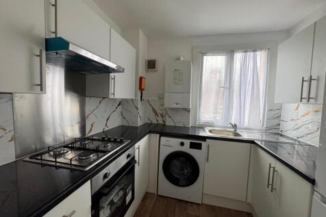 Large Newly Refurbished 2 Bedroom Flat In Barking