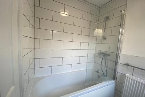 4 Bed // 2 Bath // Student House // Aug 2027 photo 4