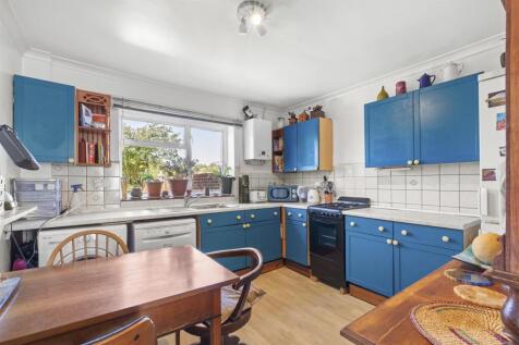22 Hillside, HP13 7LG-7.jpg