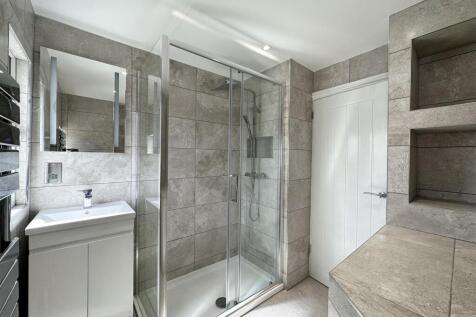 Clarence Road, Hale photo 5