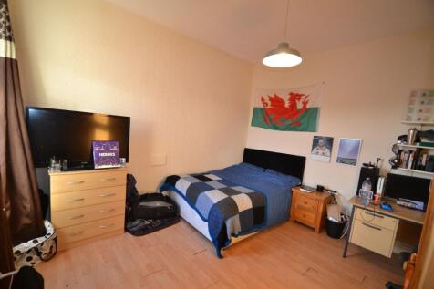 Bright, tidy double bedroom with a comfortable ...