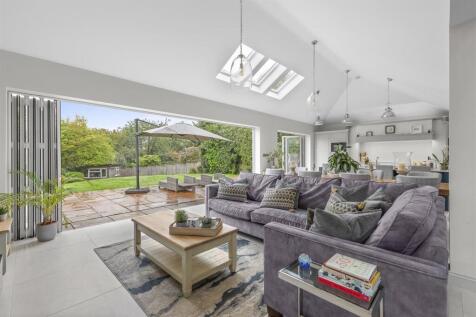 87 Hamilton Road, HP13 5BQ-11.jpg