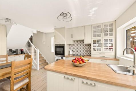 OPEN-PLAN DINING KITCHEN