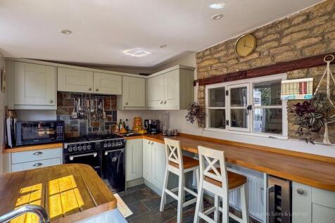 14 Church St Isham-12.jpg