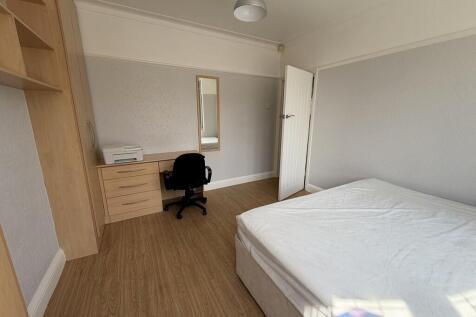 Room 1 , 22 Caxton Road photo 5