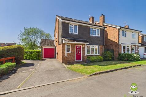 EweMove Estate Agents Basingstoke - Saffron Close 