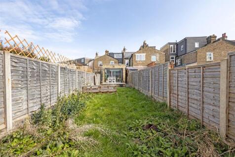1, 428 Durnsford Road Hi-17.jpg