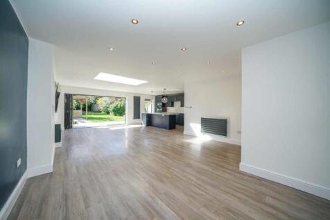 Large open plan kitchen/dining/family room