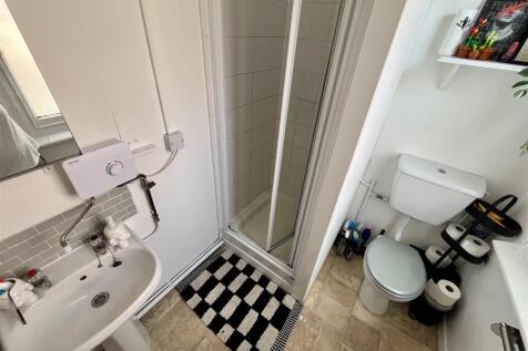 Studio Shower Room
